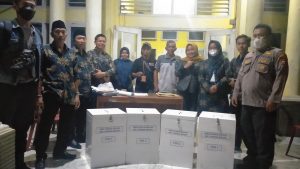 Penyerahan berkas serta kotak kotak Pilkades dari Panitia ke pihak Kecamatan Pondok Kelapa